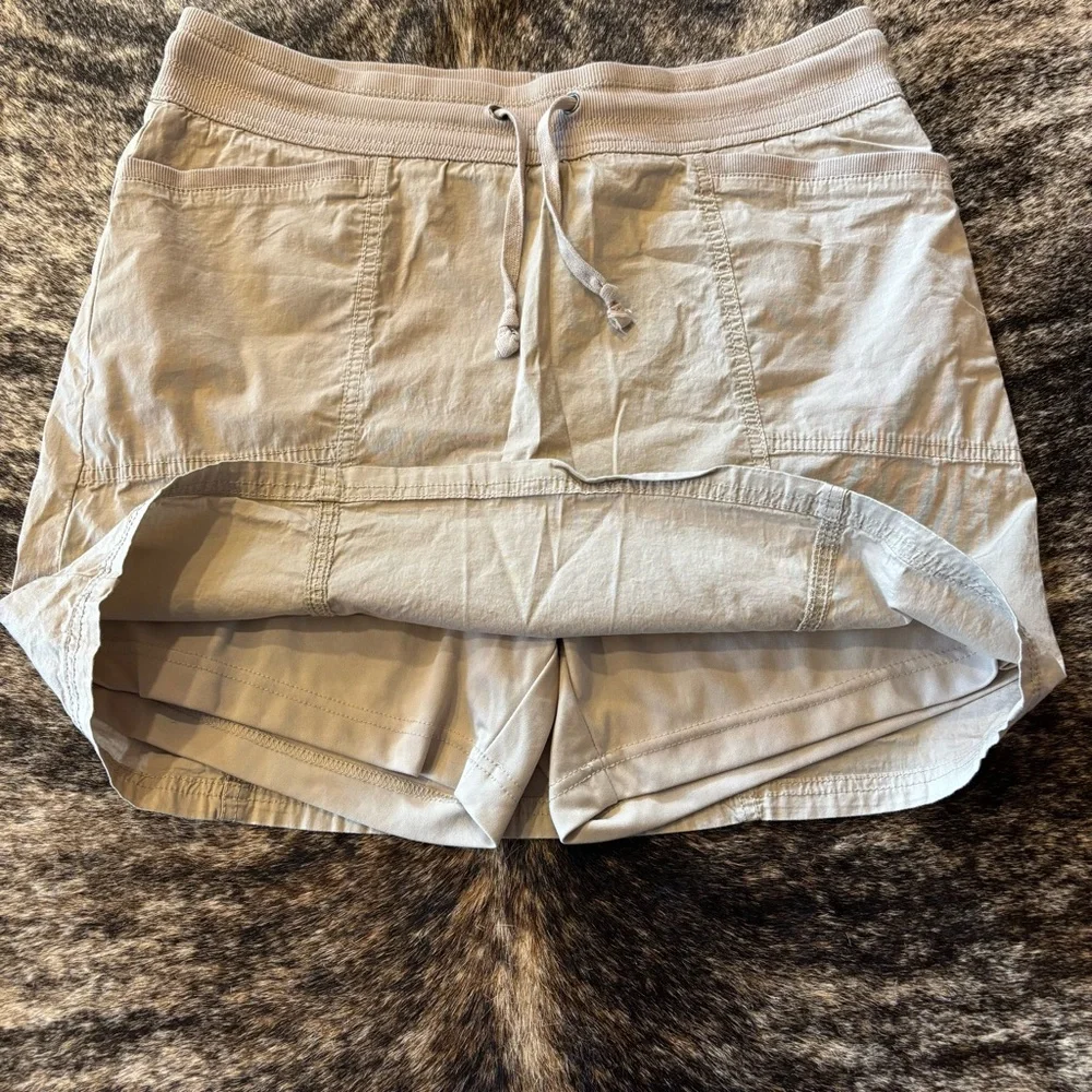 Women’s Kahkis & Company Skort, Size 12 - Picture 2 of 9